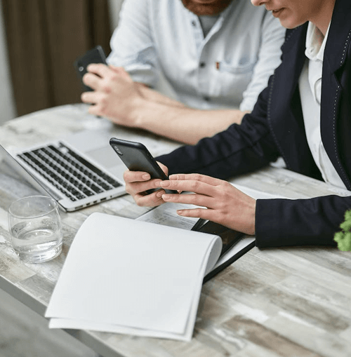 Säule Monrevox Abbildung des Betreuungsteams